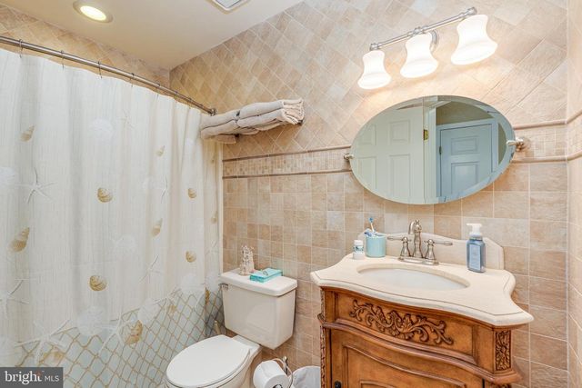 1 WINTERBERRY CT, Mount Laurel, NJ 08054