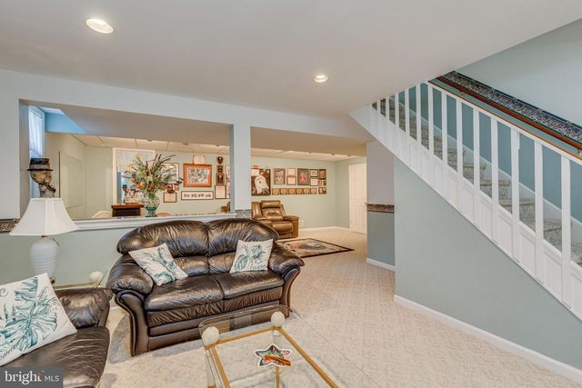 1 WINTERBERRY CT, Mount Laurel, NJ 08054