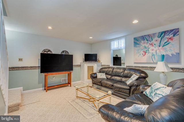 1 WINTERBERRY CT, Mount Laurel, NJ 08054