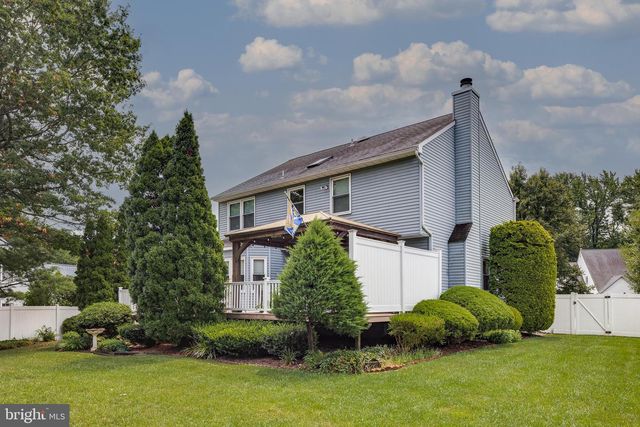 1 WINTERBERRY CT, Mount Laurel, NJ 08054