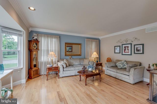 1 WINTERBERRY CT, Mount Laurel, NJ 08054