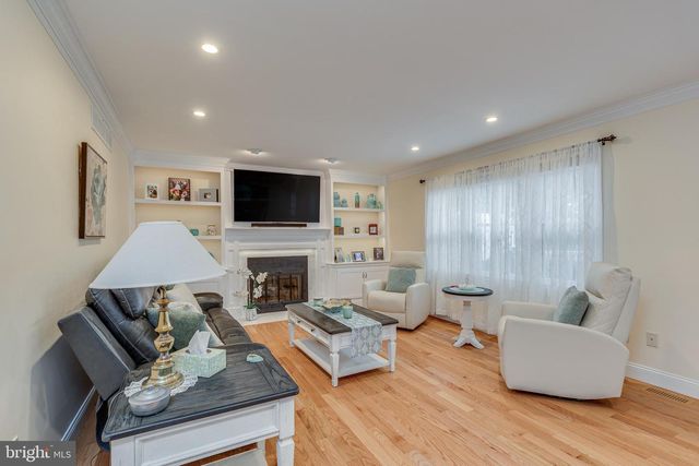 1 WINTERBERRY CT, Mount Laurel, NJ 08054