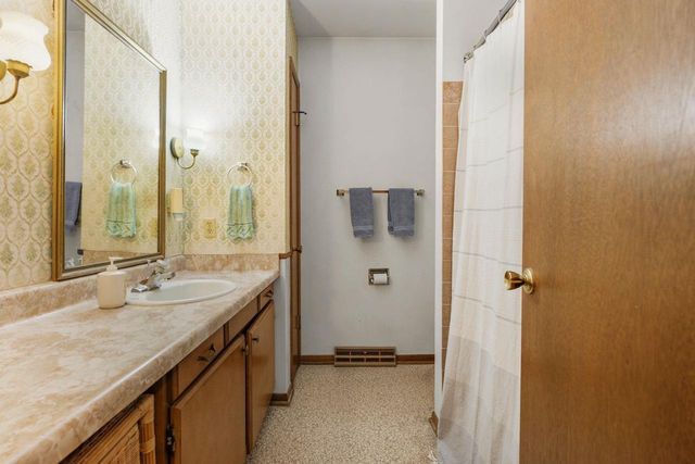 2913 Post Road, Madison, WI 53713