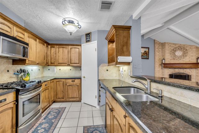 21807 Meadowhill Drive, Spring, TX 77388