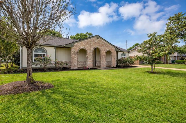 21807 Meadowhill Drive, Spring, TX 77388