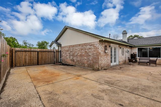 21807 Meadowhill Drive, Spring, TX 77388