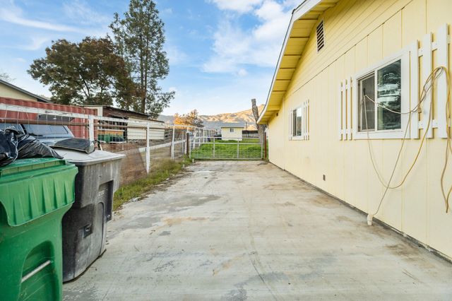 34622 La Paloma Drive, Springville, CA 93265