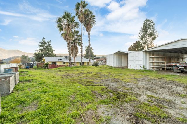 34622 La Paloma Drive, Springville, CA 93265