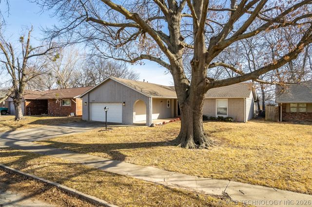 1109 N Hickory Court, Broken Arrow, OK 74012