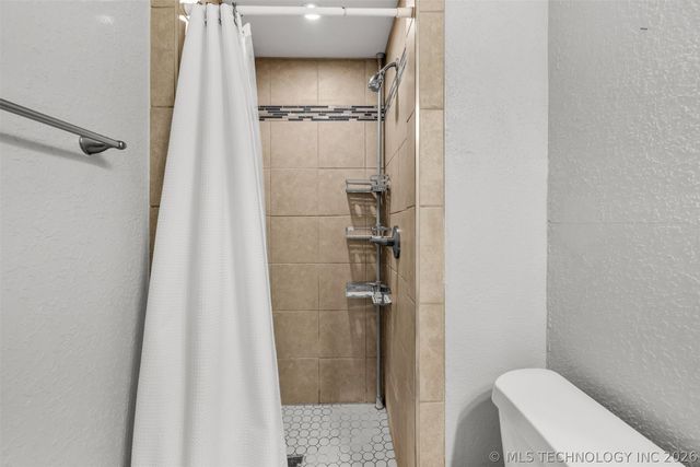 1109 N Hickory Court, Broken Arrow, OK 74012