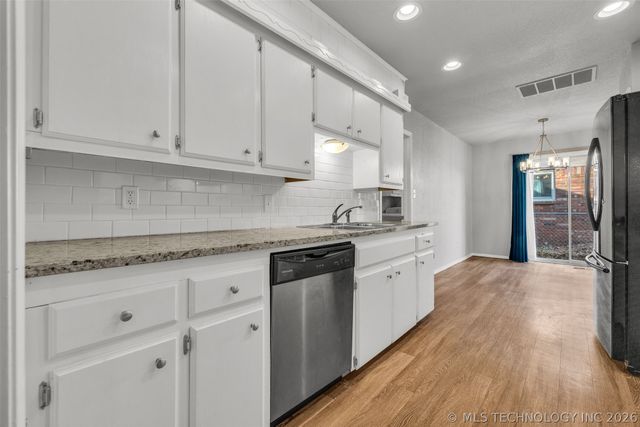 1109 N Hickory Court, Broken Arrow, OK 74012