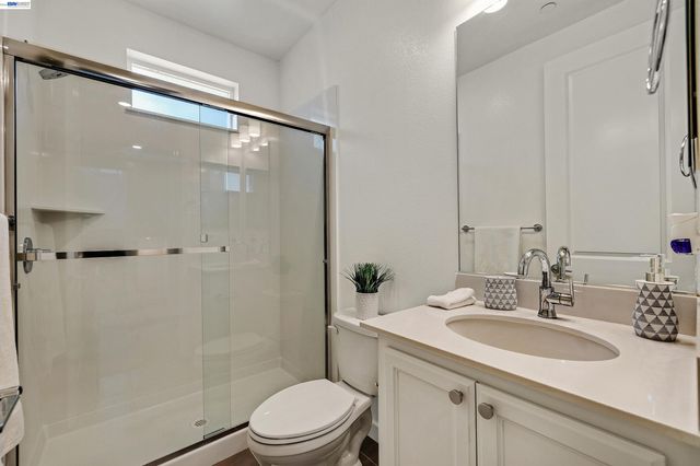 5885 Cadence Ave, Dublin, CA 94568
