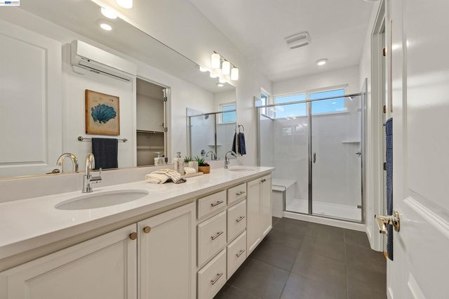 5885 Cadence Ave, Dublin, CA 94568
