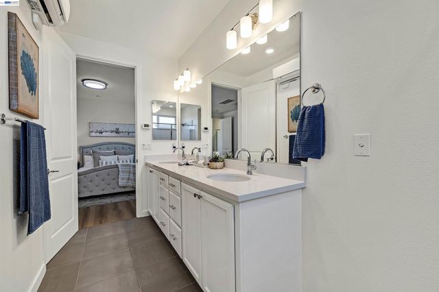 5885 Cadence Ave, Dublin, CA 94568