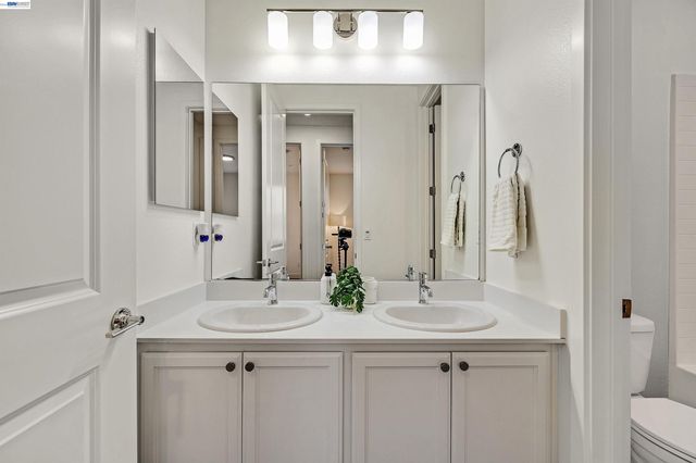 5885 Cadence Ave, Dublin, CA 94568