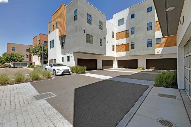 5885 Cadence Ave, Dublin, CA 94568