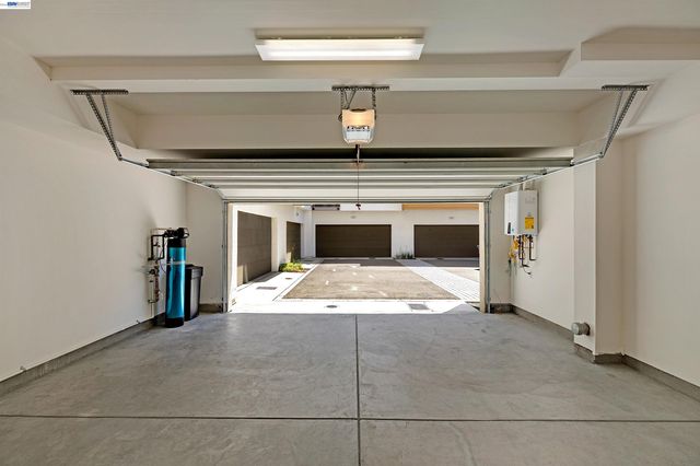 5885 Cadence Ave, Dublin, CA 94568