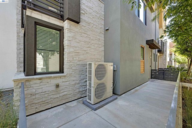 5885 Cadence Ave, Dublin, CA 94568
