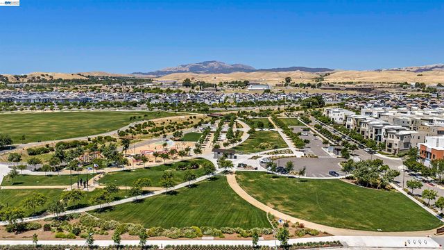 5885 Cadence Ave, Dublin, CA 94568