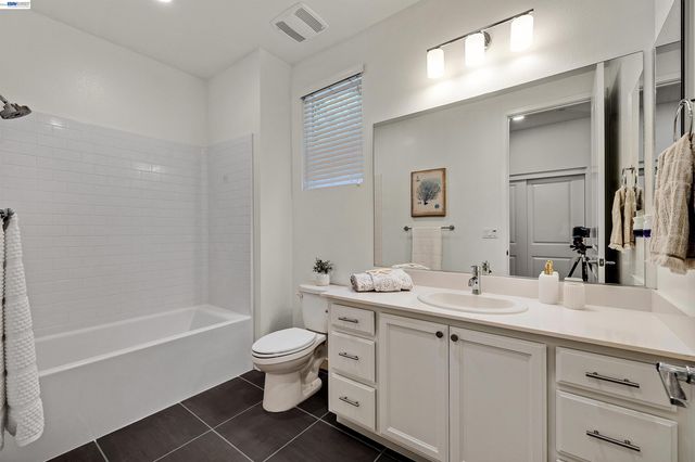 5885 Cadence Ave, Dublin, CA 94568