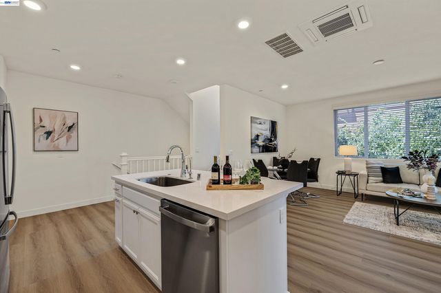 5885 Cadence Ave, Dublin, CA 94568