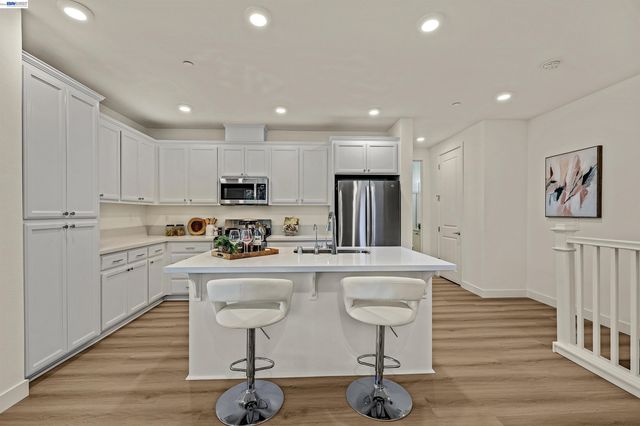 5885 Cadence Ave, Dublin, CA 94568