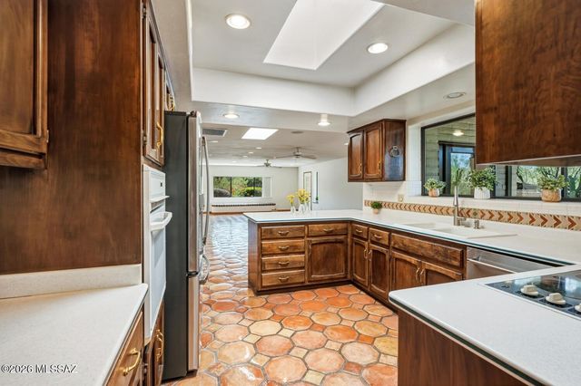 7021 N Giaconda Way, Tucson, AZ 85704