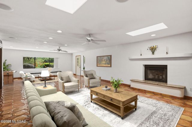 7021 N Giaconda Way, Tucson, AZ 85704