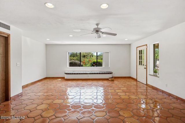 7021 N Giaconda Way, Tucson, AZ 85704