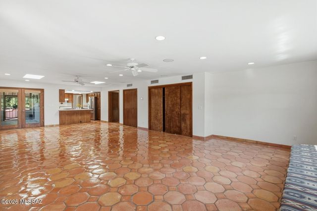 7021 N Giaconda Way, Tucson, AZ 85704