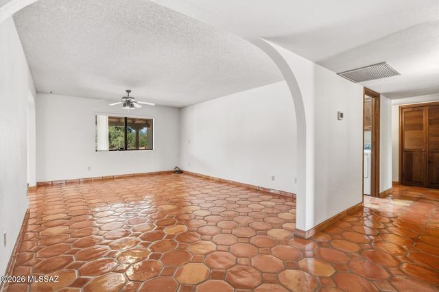 7021 N Giaconda Way, Tucson, AZ 85704