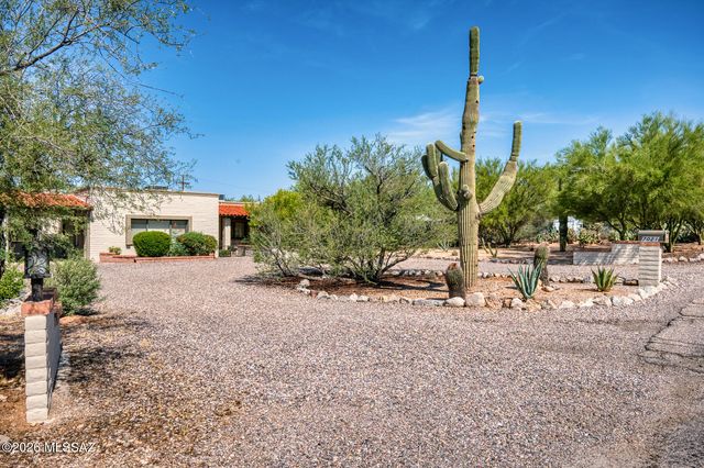 7021 N Giaconda Way, Tucson, AZ 85704