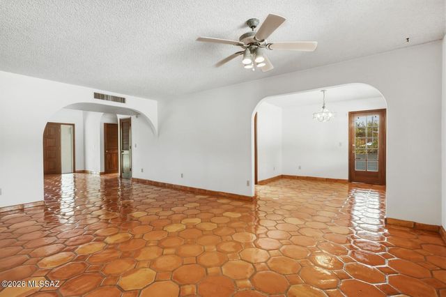 7021 N Giaconda Way, Tucson, AZ 85704