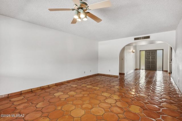 7021 N Giaconda Way, Tucson, AZ 85704