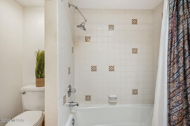 7021 N Giaconda Way, Tucson, AZ 85704