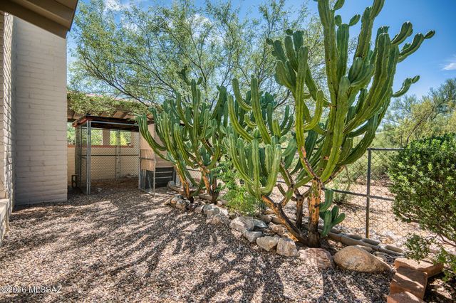 7021 N Giaconda Way, Tucson, AZ 85704