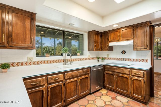 7021 N Giaconda Way, Tucson, AZ 85704