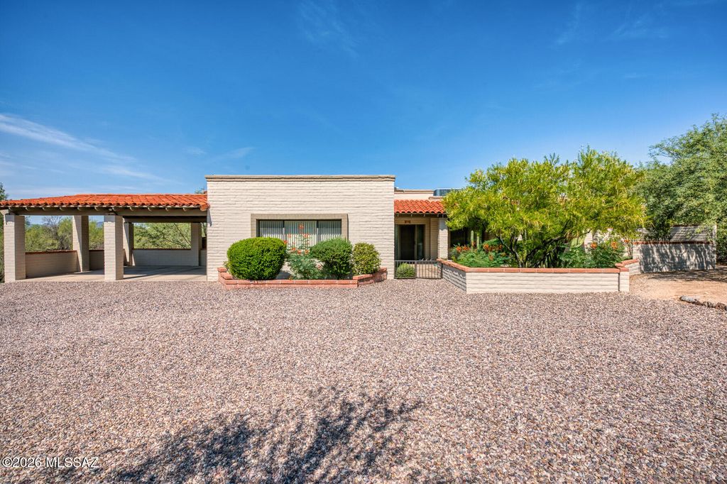 7021 N Giaconda Way, Tucson, AZ 85704