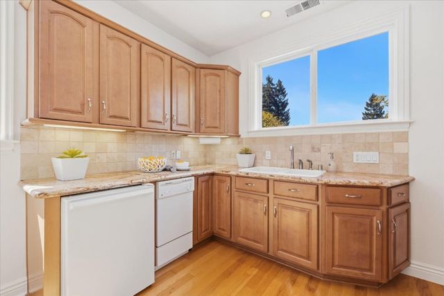 28 Hunt Way, Campbell, CA 95008