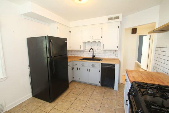 3229 N 88th STREET, Milwaukee, WI 53222