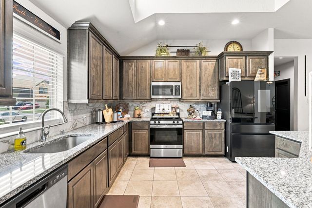 6710 Aspen Peak Drive, Baytown, TX 77521
