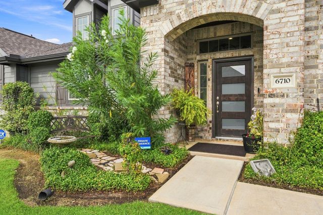 6710 Aspen Peak Drive, Baytown, TX 77521