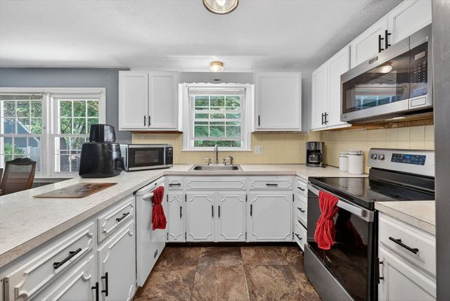41 Rockland St, Brockton, MA 02301