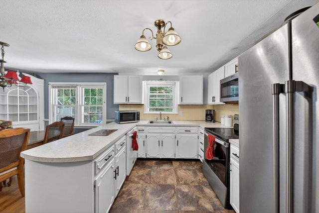 41 Rockland St, Brockton, MA 02301