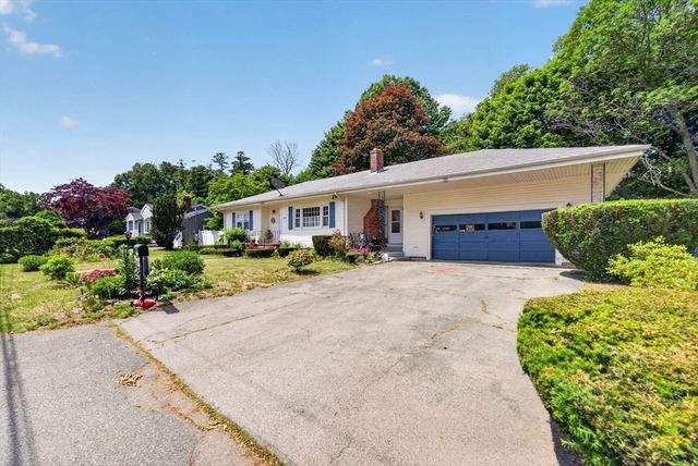 41 Rockland St, Brockton, MA 02301
