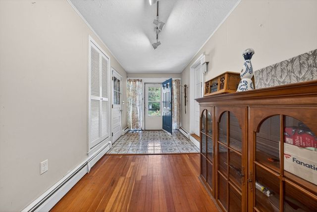41 Rockland St, Brockton, MA 02301