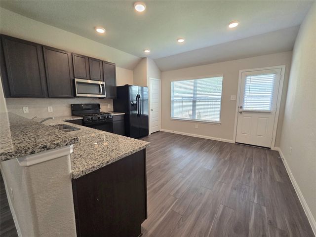 2390 Tavo Trail Drive, Conroe, TX 77301