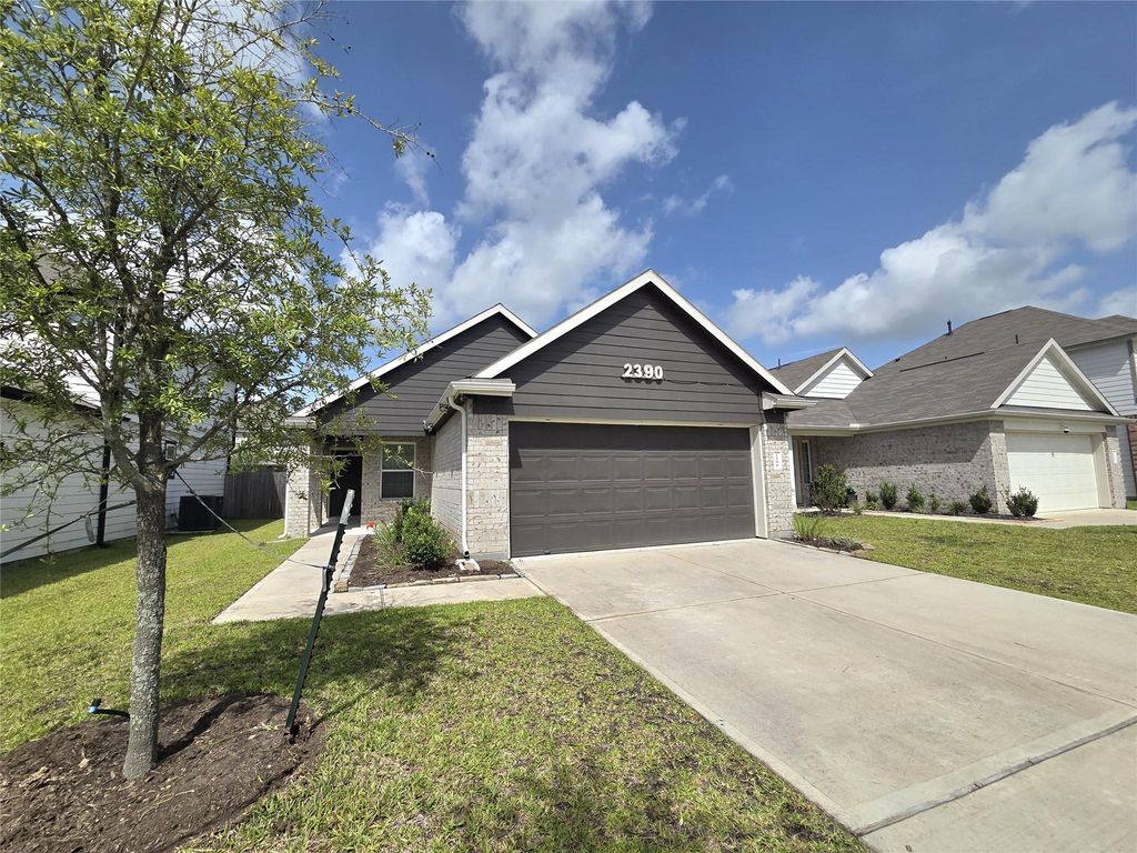 2390 Tavo Trail Drive, Conroe, TX 77301