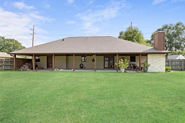 2522 10th Street, Port Neches, TX 77651