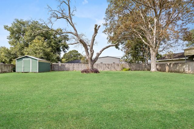 2522 10th Street, Port Neches, TX 77651